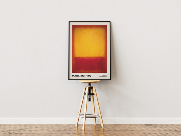 Abstrakt plakat i varme røde og gule farver inspireret af Mark Rothkos farvefelter, perfekt til moderne indretning og billedvægge.