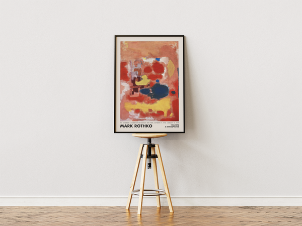 Farverig abstrakt plakat med røde, blå, gule og hvide former på en varm brun baggrund inspireret af Mark Rothkos ekspressive stil.