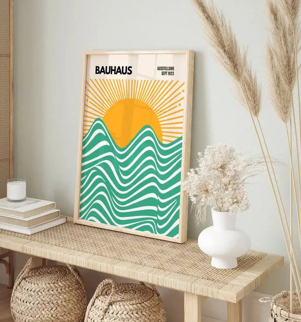 Oplev den ikoniske Bauhaus-stil med vores "Yellow Bauhaus Sunset" plakat. Inspireret af bevægelsens geometriske former og levende farver, tilføjer denne unikke gule plakat en moderne og kunstnerisk touch til dit hjem. Den gule solnedgangsfarve skaber en varm og indbydende atmosfære, der vil få ethvert rum til at stråle. Udforsk den tidløse skønhed af Bauhaus-stilen i dit hjem med vores "Yellow Bauhaus Sunset" plakat. Bestil nu og få en solrig kunstoplevelse i dit hjem!