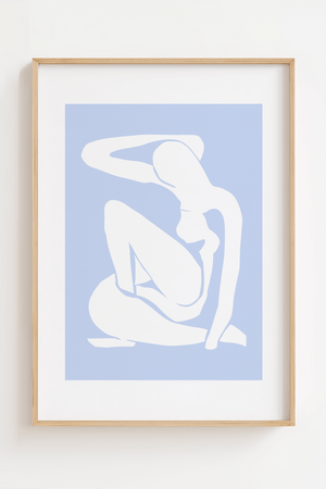 Lyseblå Madame plakat inspireret af Matisse. En elegant og rolig kunstplakat med kvindesilhuet i bløde, lyseblå former – stilfuld og tidløs.
